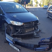 Accidente entre un vehículo y un autobús en Badajoz