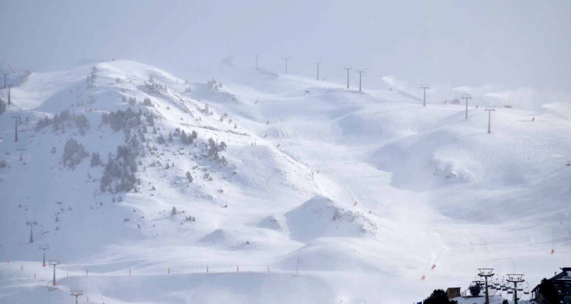 Estaciones de esquí adelantan su apertura este año tras las últimas nevadas