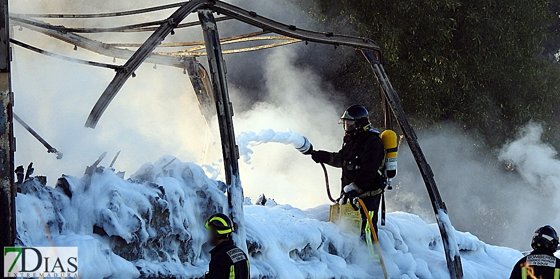 Un incendio en un tráiler provoca grandes retenciones en la A-5