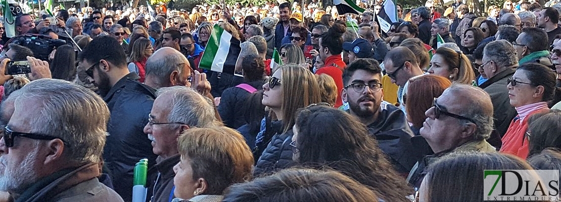 Ambientazo en este momento en Madrid para exigir un #TrenDignoYa