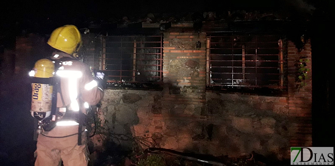 Sale ardiendo una casa rural en La Vera