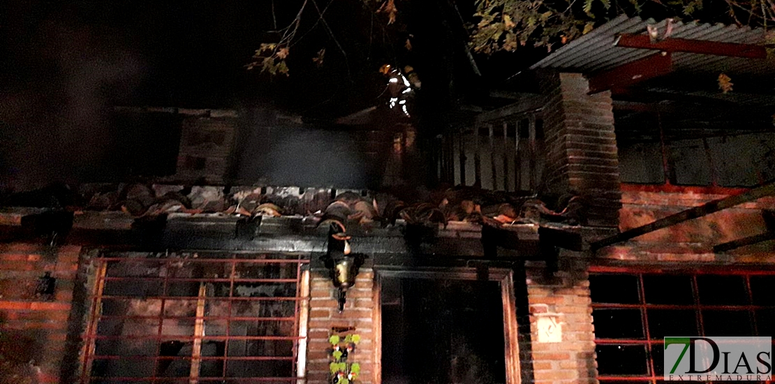 Sale ardiendo una casa rural en La Vera