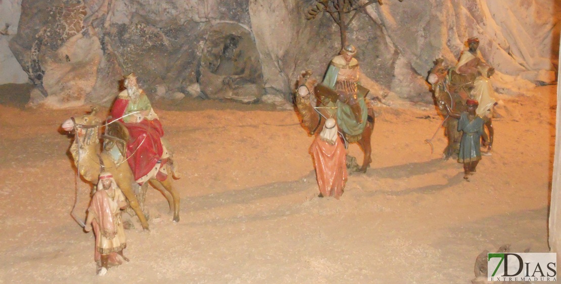 Más de 240 figuras componen el Belén de Mérida