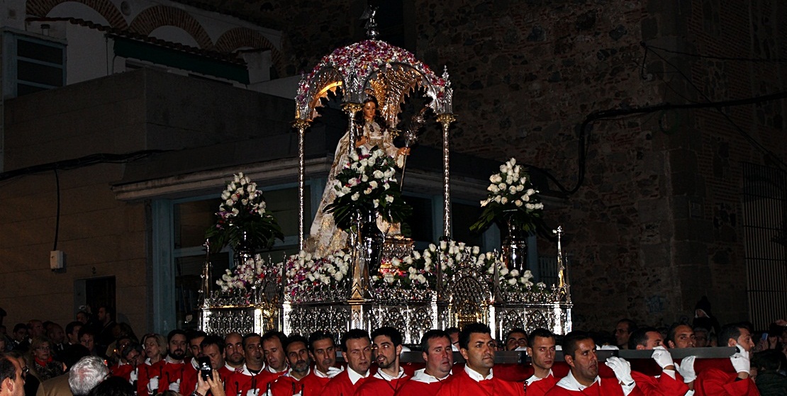 La Mártir Santa Eulalia lucirá este año un traje rojo