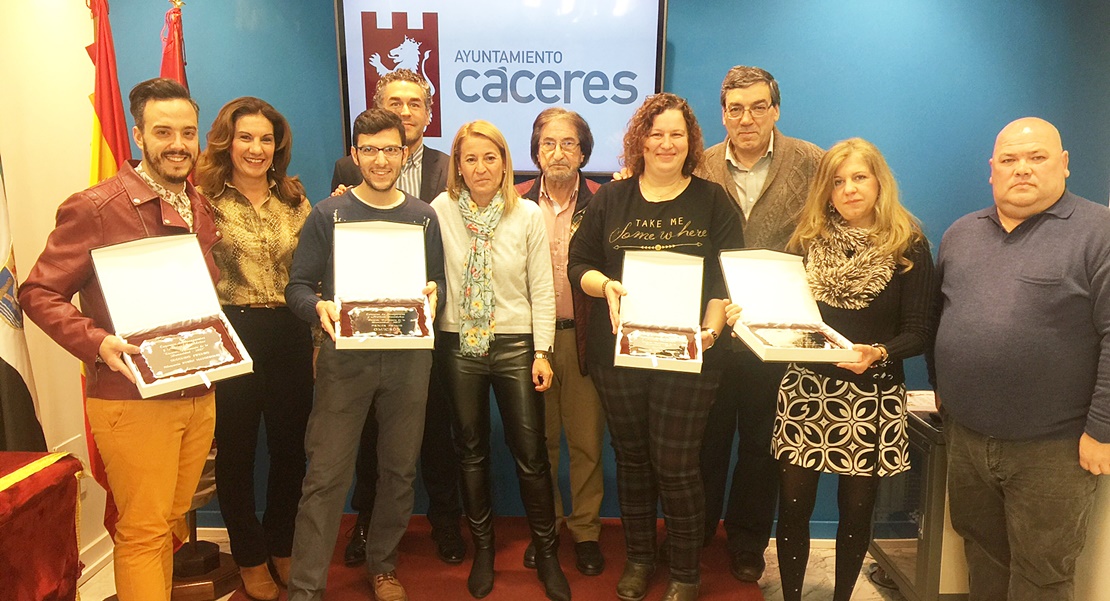&#39;Omicrón&#39; gana el Concurso de Escaparates de Cáceres