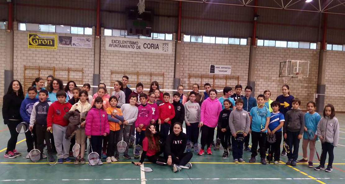 El Torneo de Navidad de Badmintón reúne 90 participantes en Coria