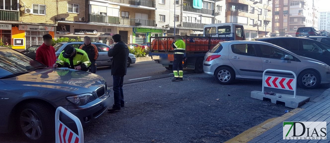 Un coche choca con un camión de Butano en Badajoz