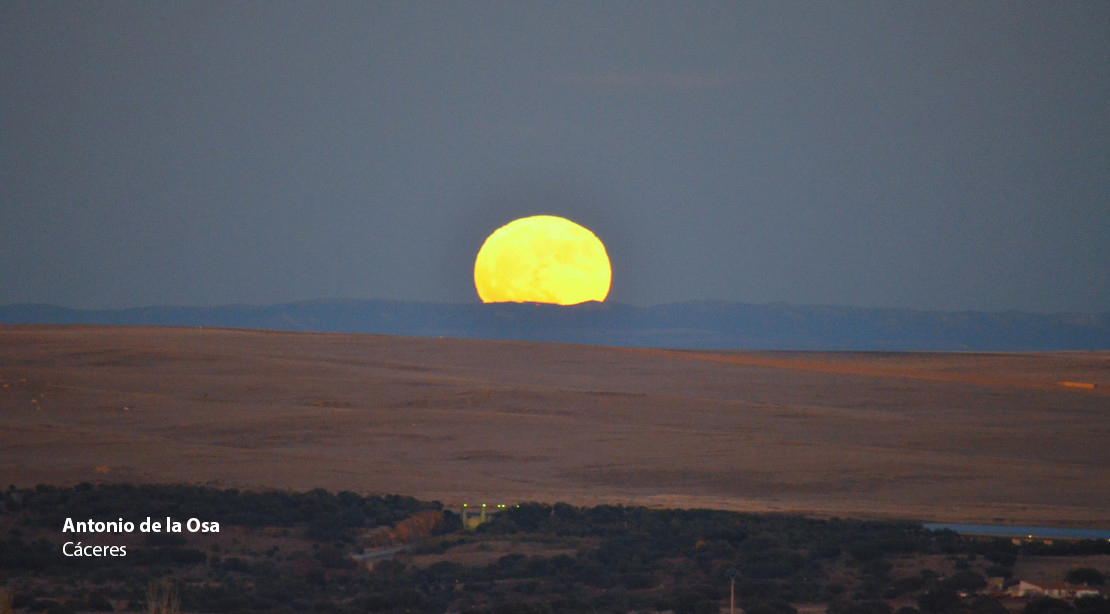Así se ha visto en Extremadura la única ‘Superluna’ de este 2017
