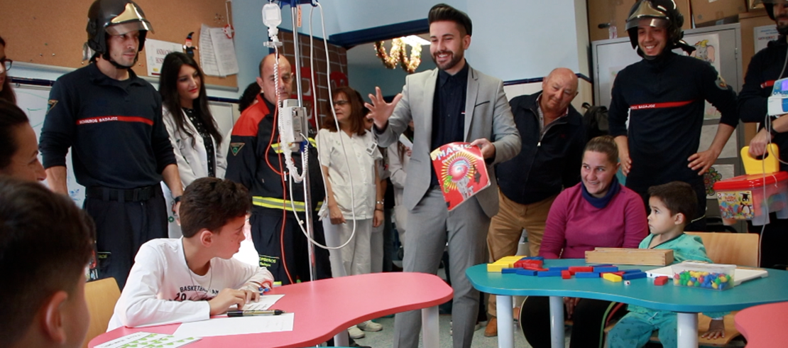 Magia y regalos en el Hospital Materno Infantil de Badajoz