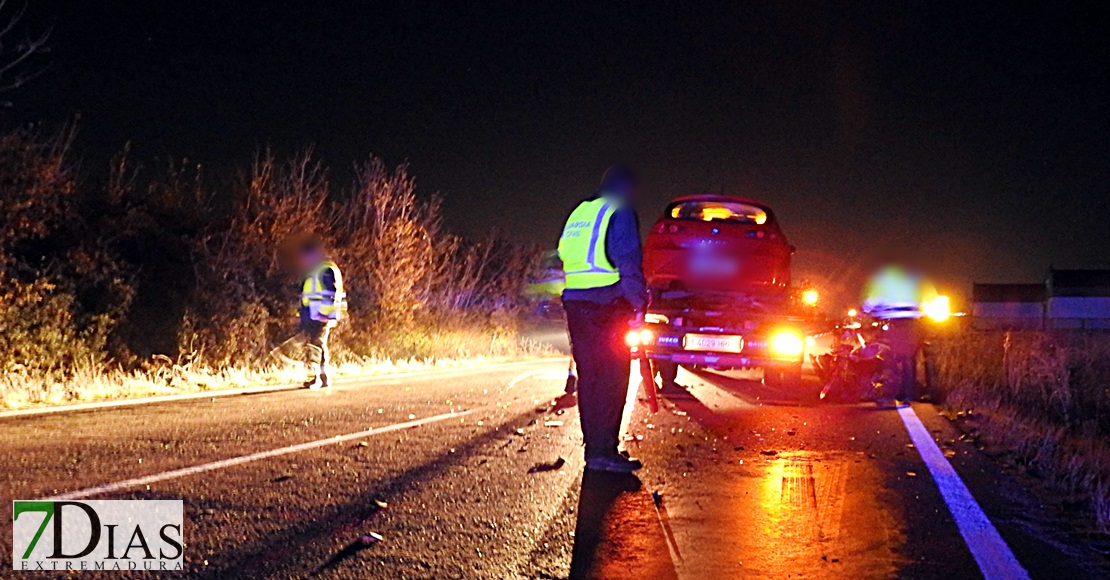 Crítico tras sufrir un accidente de tráfico en la carretera de Montijo (Badajoz)