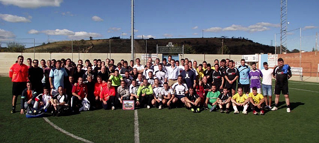 El fútbol muestra su cara más solidaria en Coria