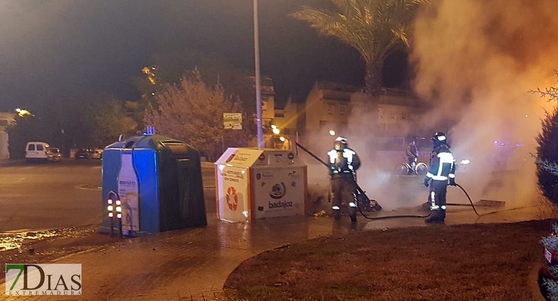 Afectado un turismo tras incendiarse un punto limpio