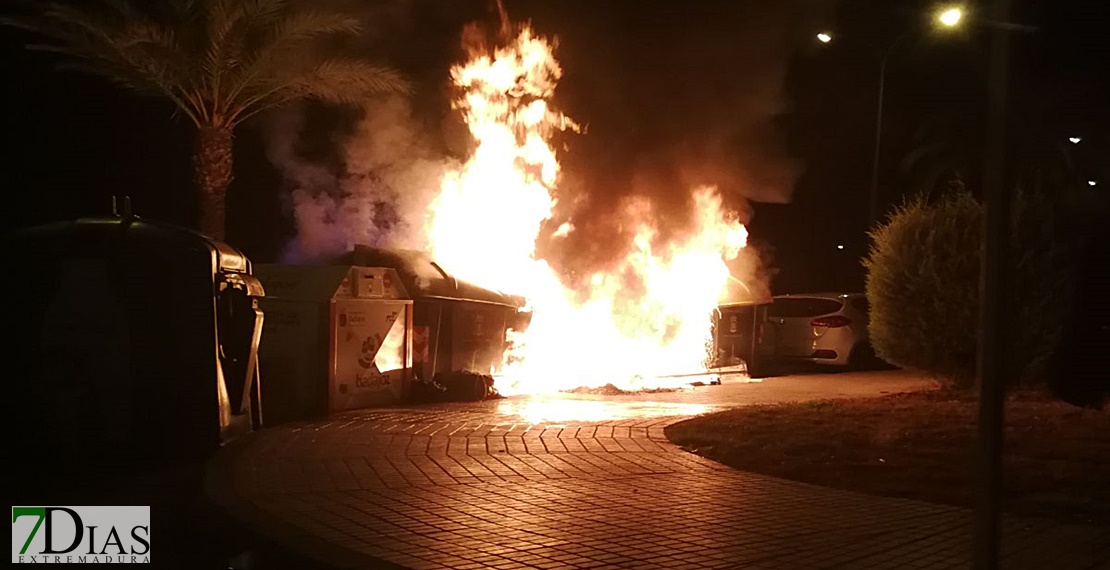 Afectado un turismo tras incendiarse un punto limpio