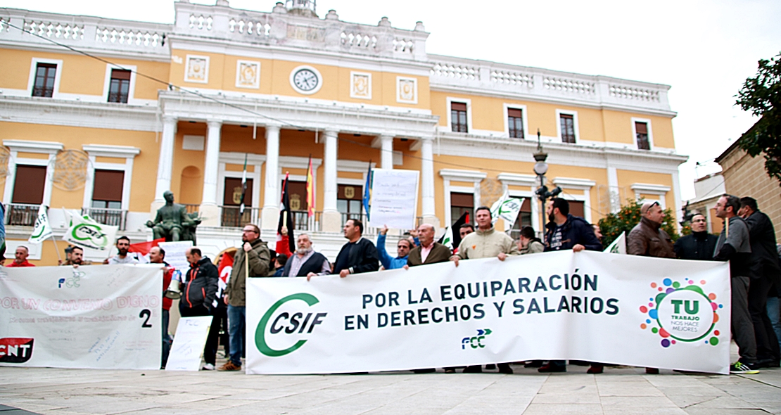 Manifestación de los trabajadores de la limpieza de Badajoz