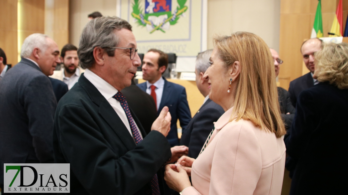 Ana Pastor recibe la Medalla de Oro del Colegio de Médicos