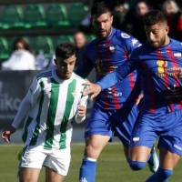 El Extremadura golea y culmina la primera vuelta a tiro del líder