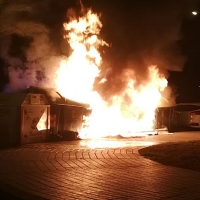 Afectado un turismo tras incendiarse un punto limpio