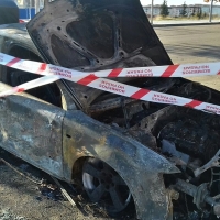 Aparece otro coche calcinado en un barrio de Badajoz