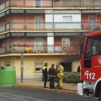 Bomberos acuden a un incendio en un piso de estudiantes