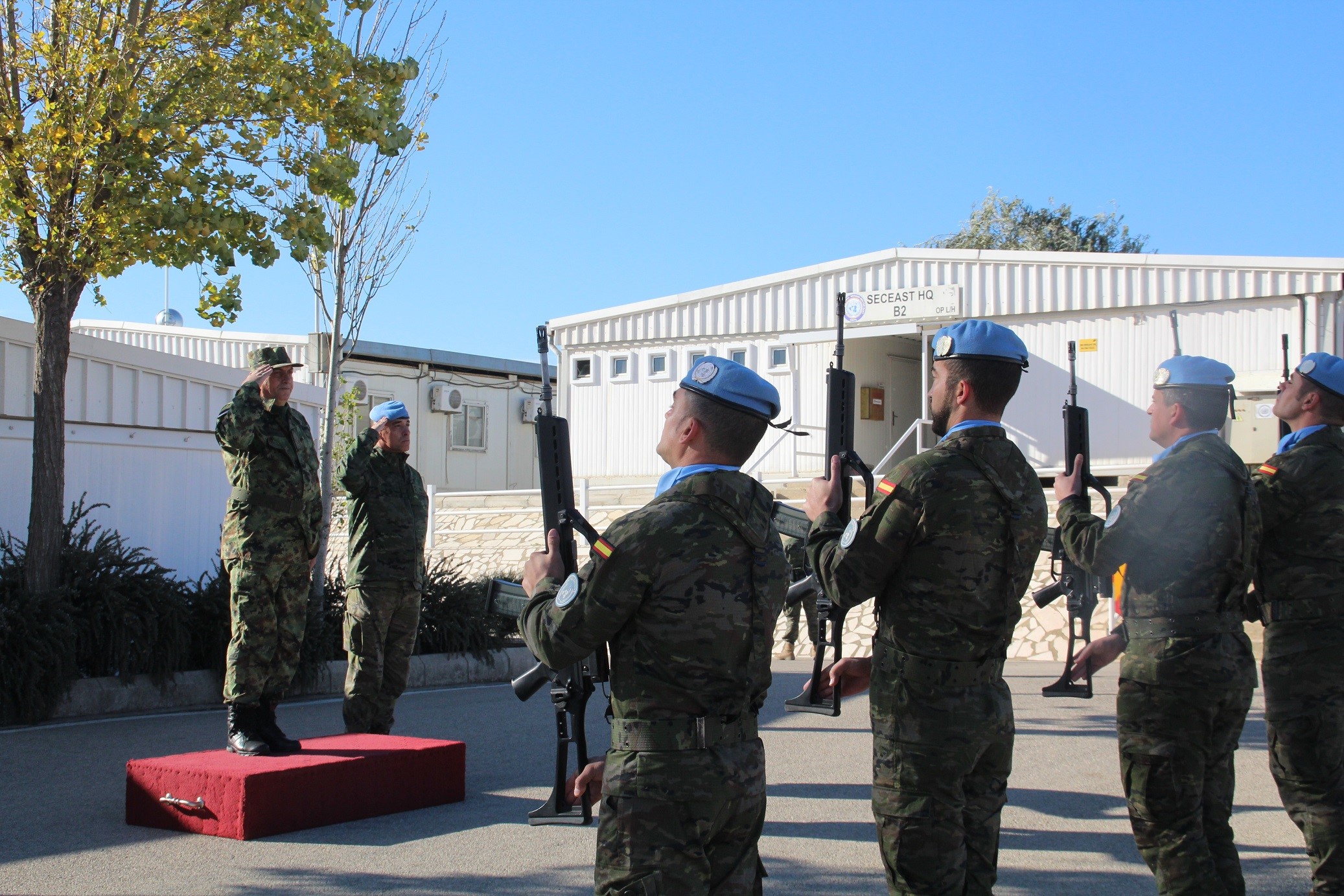 El general serbio en el Líbano visita a los cascos azules españoles