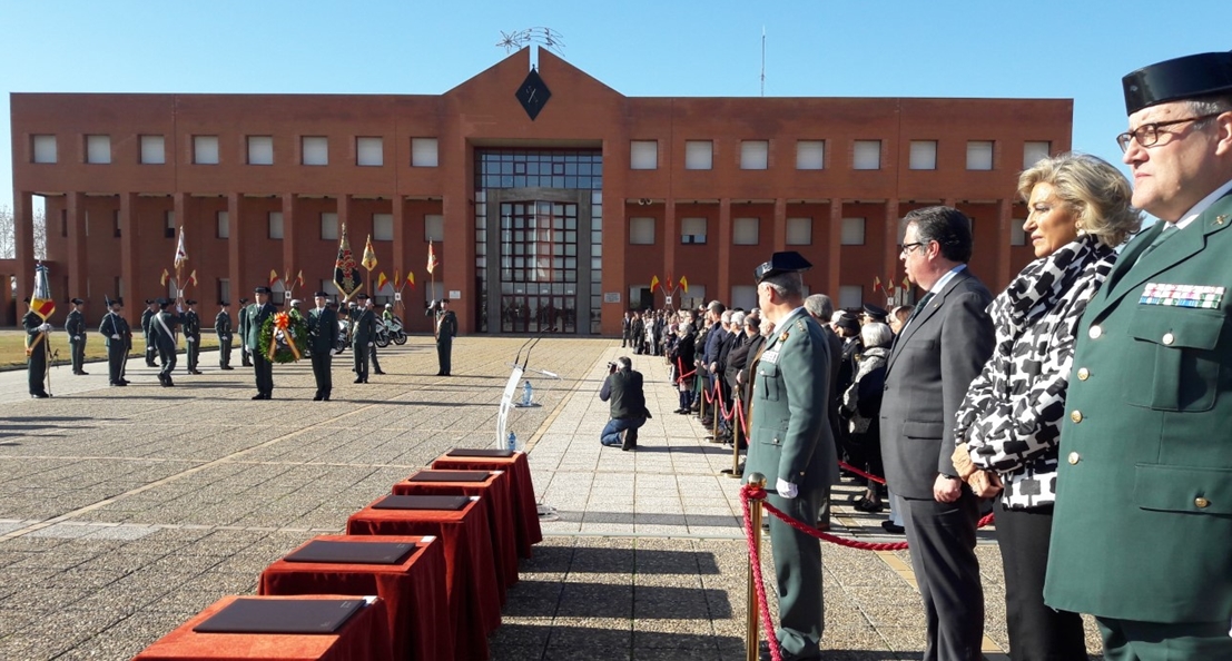 Entrega de diplomas en la Escuela de Tráfico de Mérida