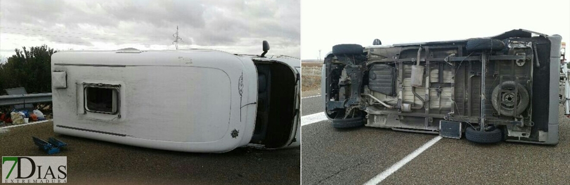 Dos heridas en el vuelco de una autocaravana en la Vía de la Plata