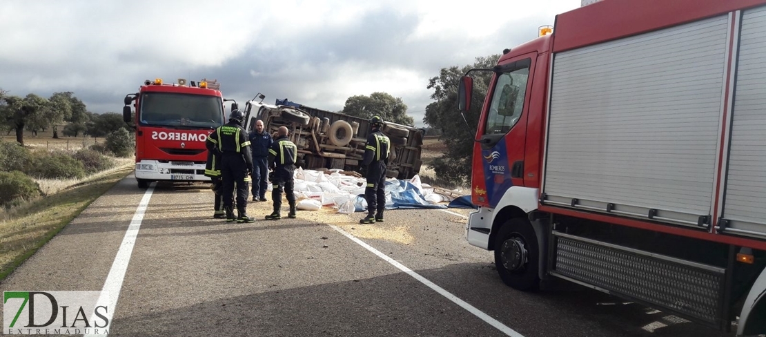 Bomberos de Herrera del Duque salvan la vida a un camionero