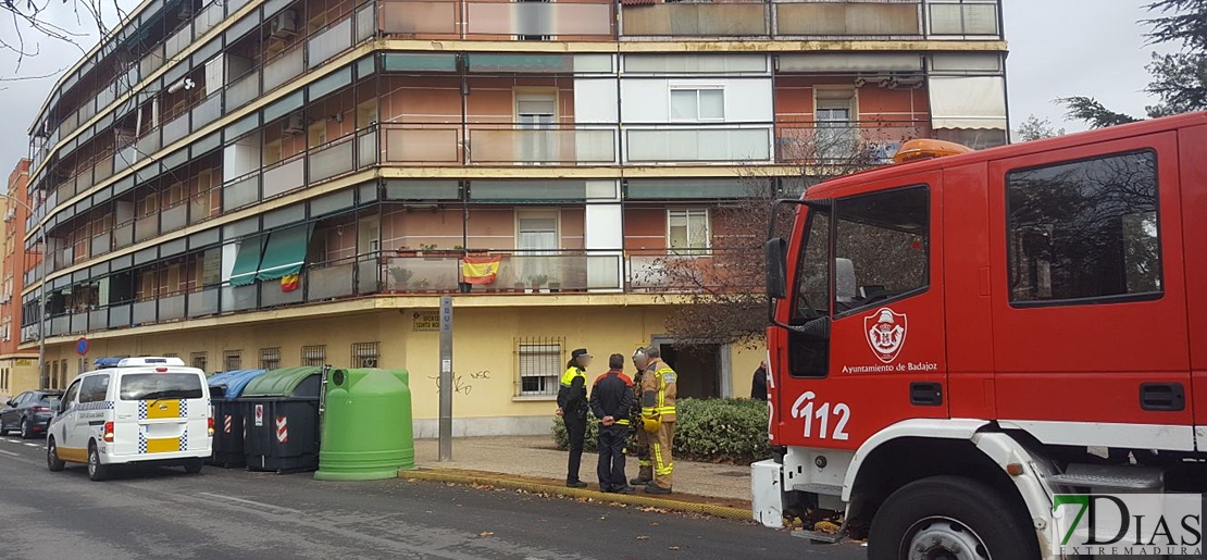 Bomberos acuden a un incendio en un piso de estudiantes