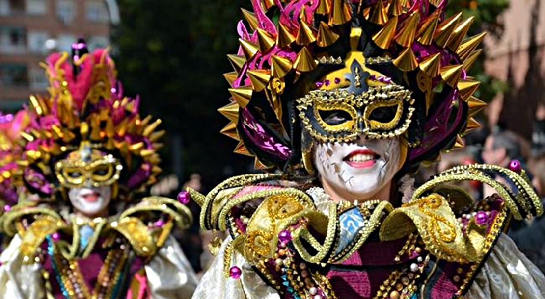 Las Monjas encargadas de abrir el desfile de comparsas del Carnaval