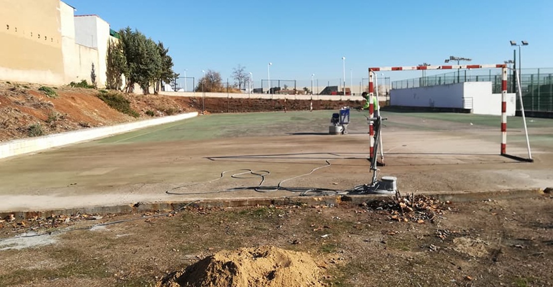 Obras para adecentar las instalaciones deportivas de La Corchera