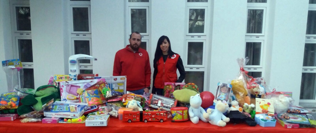 Más de un centenar de Voluntarios de Cruz Roja ayudan a los Reyes Magos en Extremadura