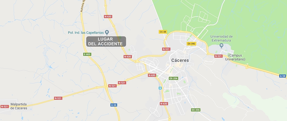 Un joven herido grave en un accidente coche-moto en Cáceres
