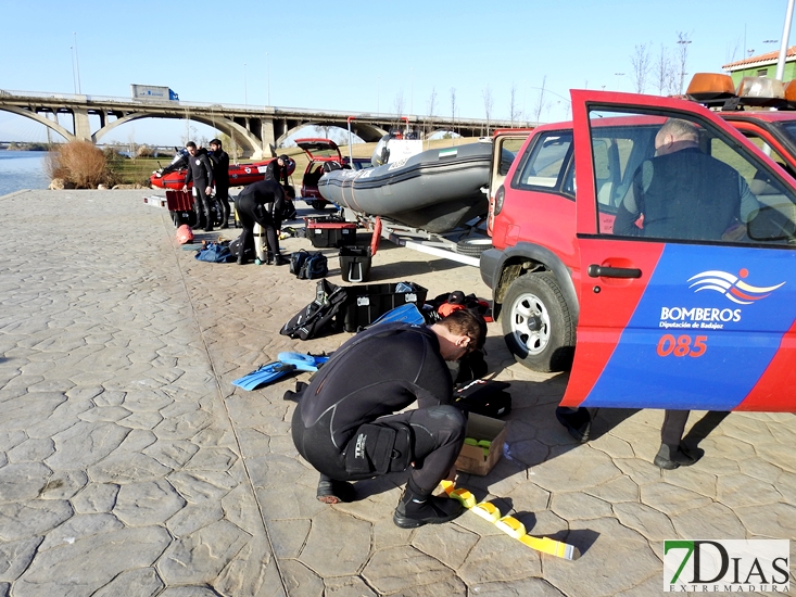 Prácticas de inmersión en el Río Guadiana por parte de AEMEX - Bomberos CPEI Badajoz