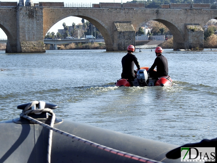 Prácticas de inmersión en el Río Guadiana por parte de AEMEX - Bomberos CPEI Badajoz