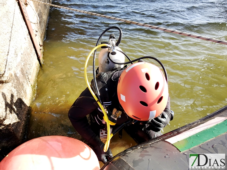 Prácticas de inmersión en el Río Guadiana por parte de AEMEX - Bomberos CPEI Badajoz