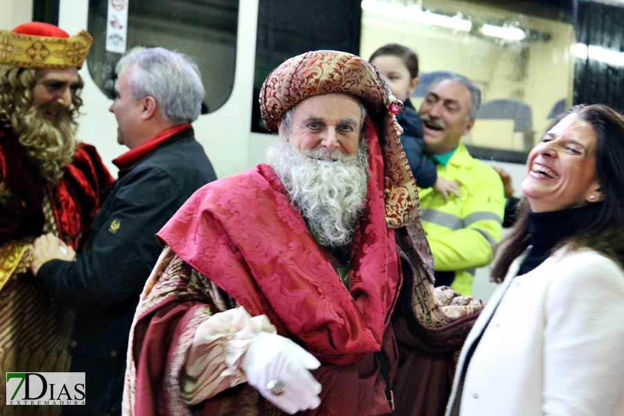 La lluvia no impide que los Reyes Magos lleguen a Badajoz