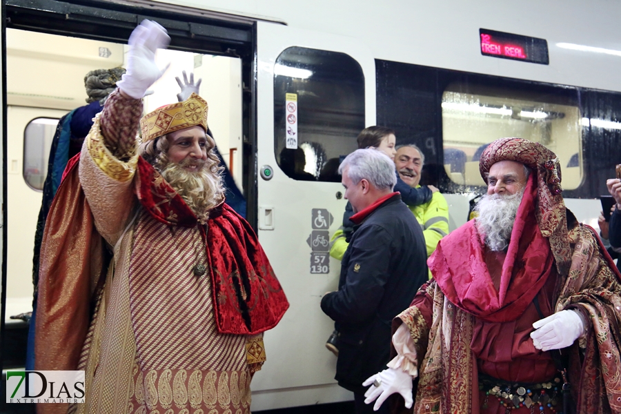 La lluvia no impide que los Reyes Magos lleguen a Badajoz