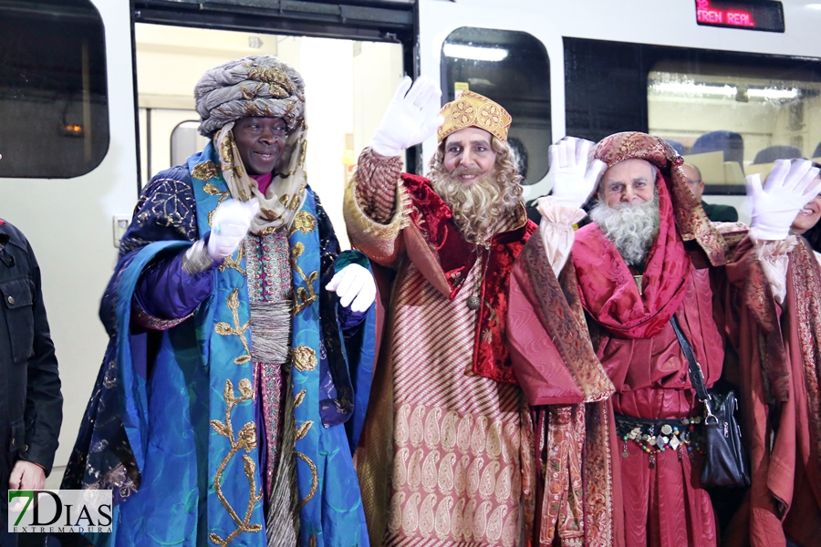 La lluvia no impide que los Reyes Magos lleguen a Badajoz