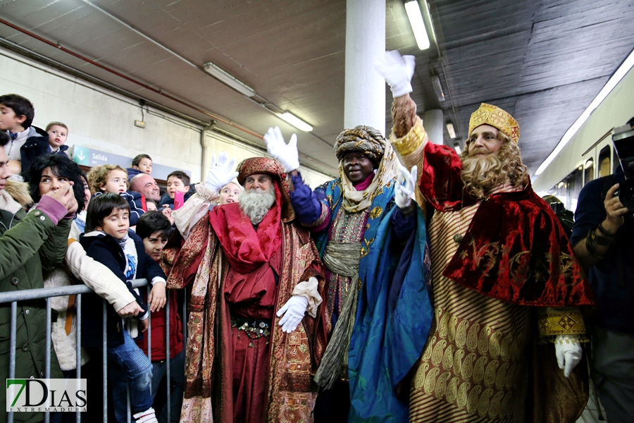 La lluvia no impide que los Reyes Magos lleguen a Badajoz