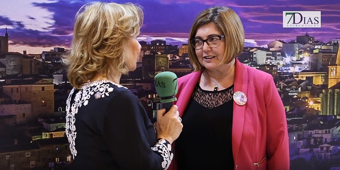 Entrevista a la presidenta de la Diputación de Cáceres en FITUR