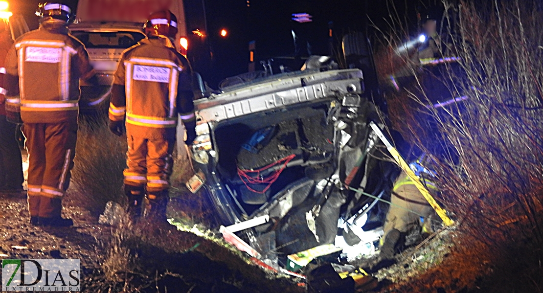 Accidente con vuelco en la carretera de Olivenza a Badajoz