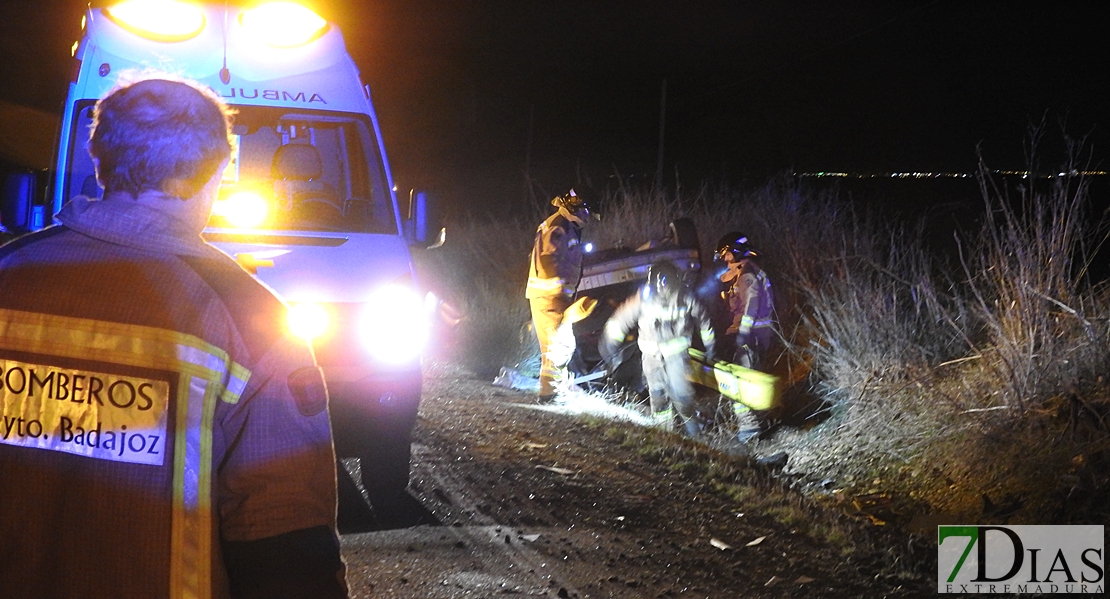 Accidente con vuelco en la carretera de Olivenza a Badajoz