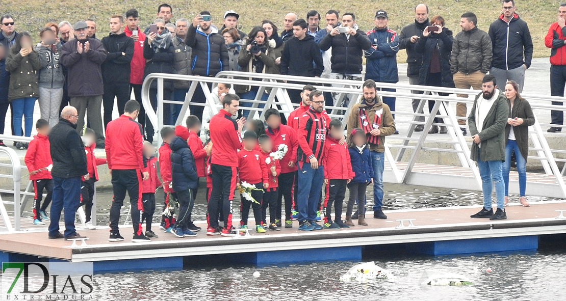 Multitudinario homenaje en el río Guadiana en recuerdo de Víctor