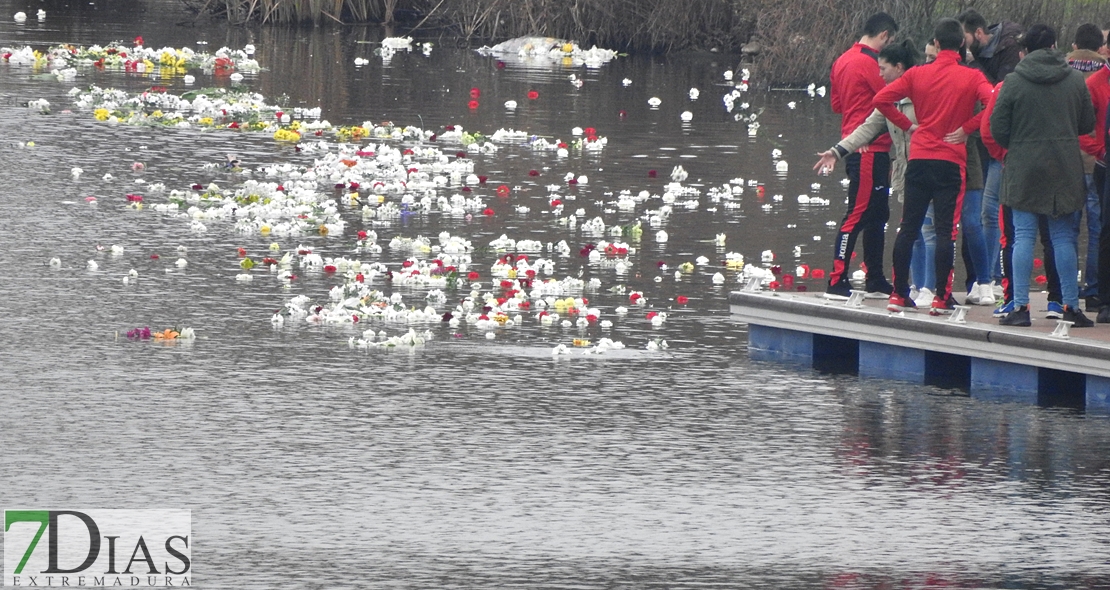 Multitudinario homenaje en el río Guadiana en recuerdo de Víctor