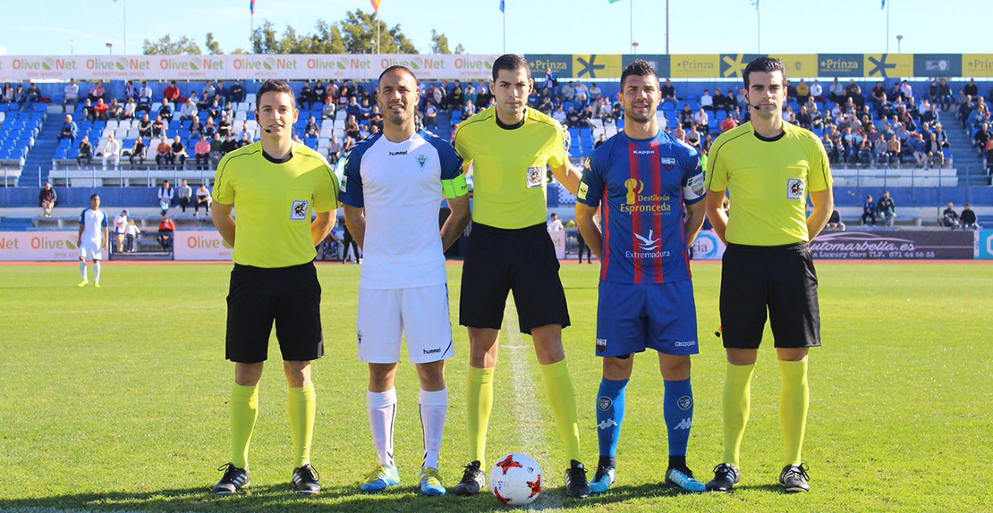 El protagonismo del árbitro priva al Extremadura de la victoria