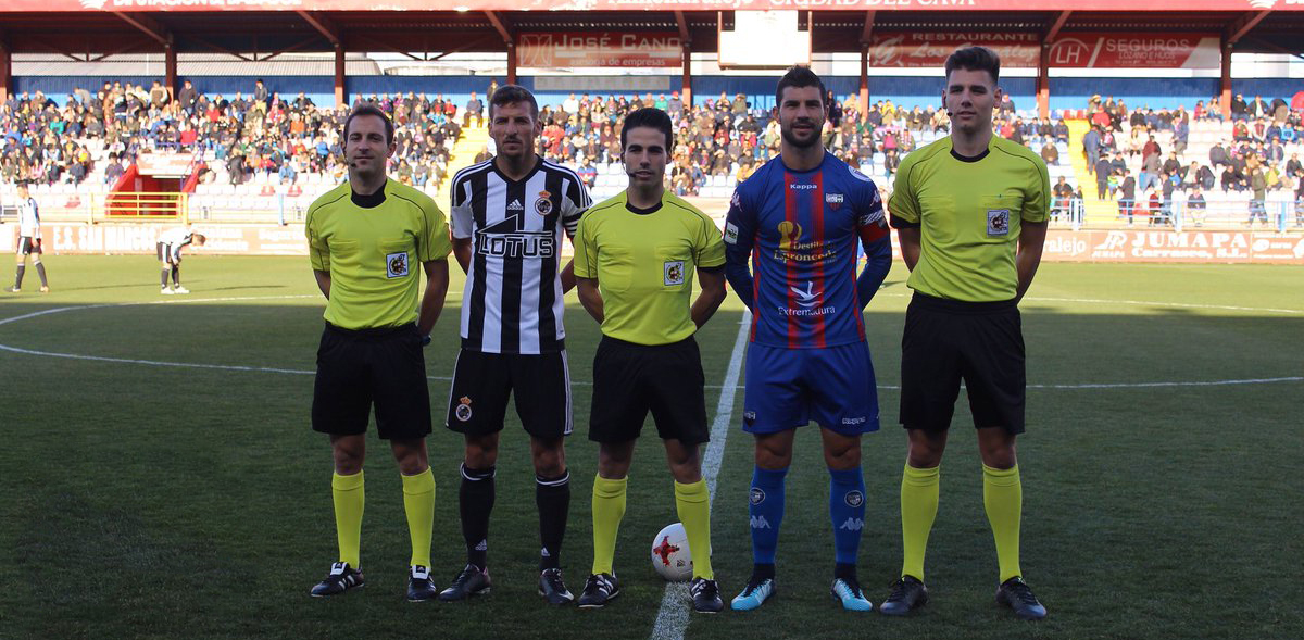 El Extremadura se aleja del liderato