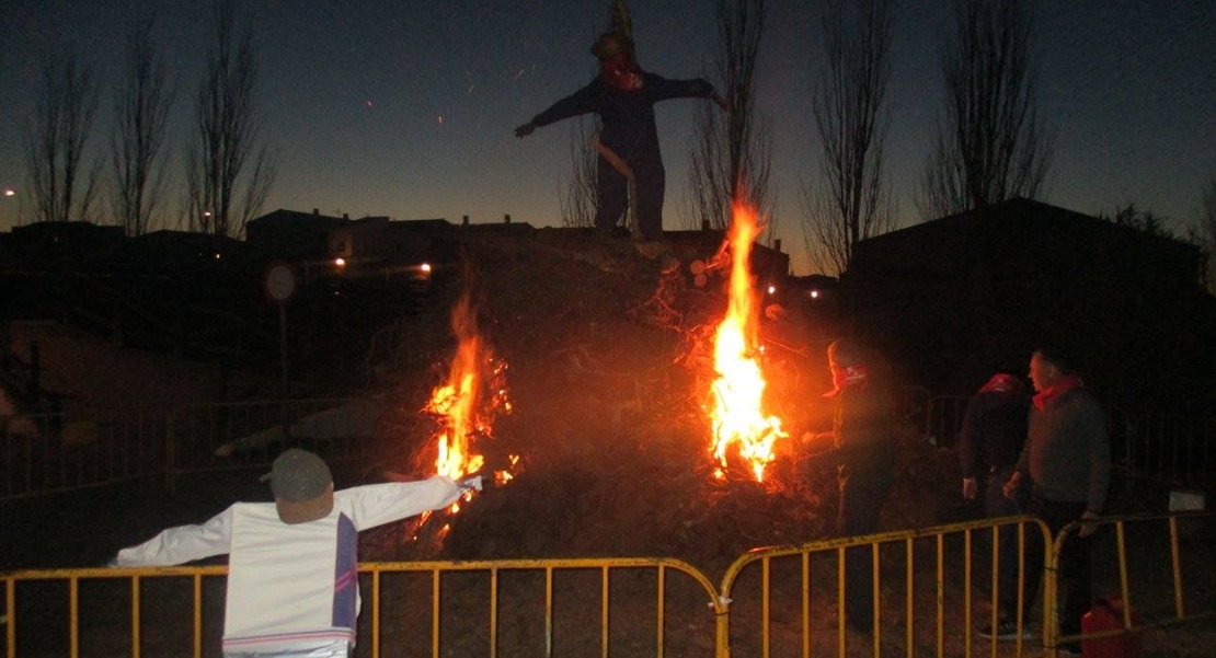 Fuego, pan, vino y embutidos en el Jueves de Compadres