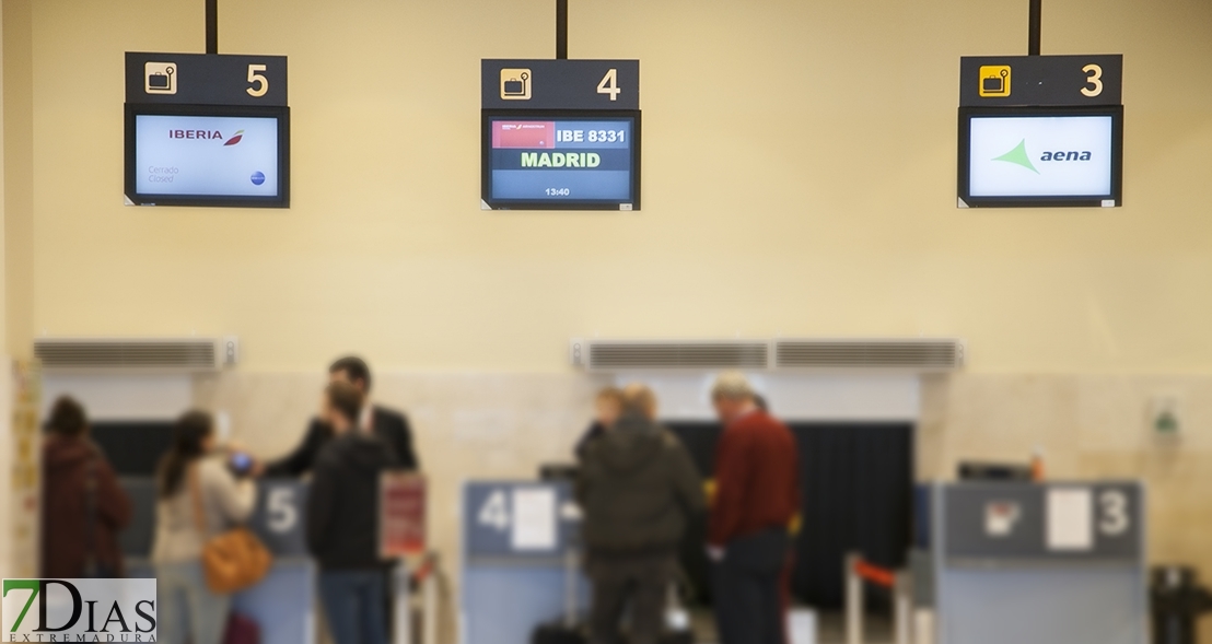 Sale a licitación la publicidad de la línea aérea desde Badajoz