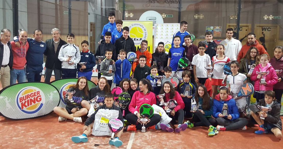 145 parejas disputan la primera prueba del Circuito Extremeño de Menores de pádel