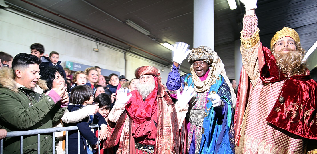 La lluvia no impide que los Reyes Magos lleguen a Badajoz